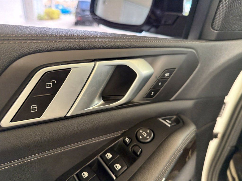 Used 2021 BMW X5 xDrive40i w/ M Sport Package AWD/4WD image 48