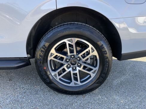 New 2025 Ford Expedition Active image 57