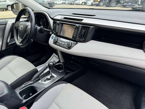 Used 2017 Toyota RAV4 XLE w/ Carpet Mat Package image 21