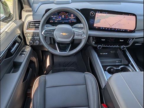 New 2026 Chevrolet Suburban Premier AWD/4WD image 8