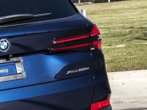 New 2026 BMW X5 xDrive50e w/ Executive Package image 8