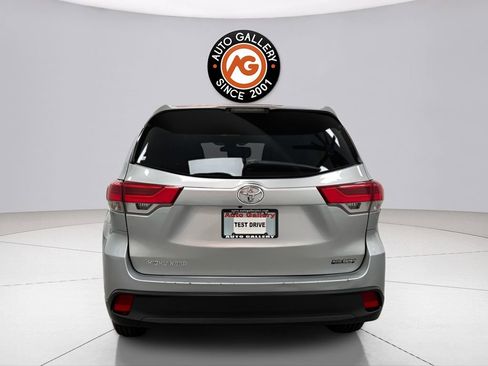 Used 2018 Toyota Highlander LE image 6