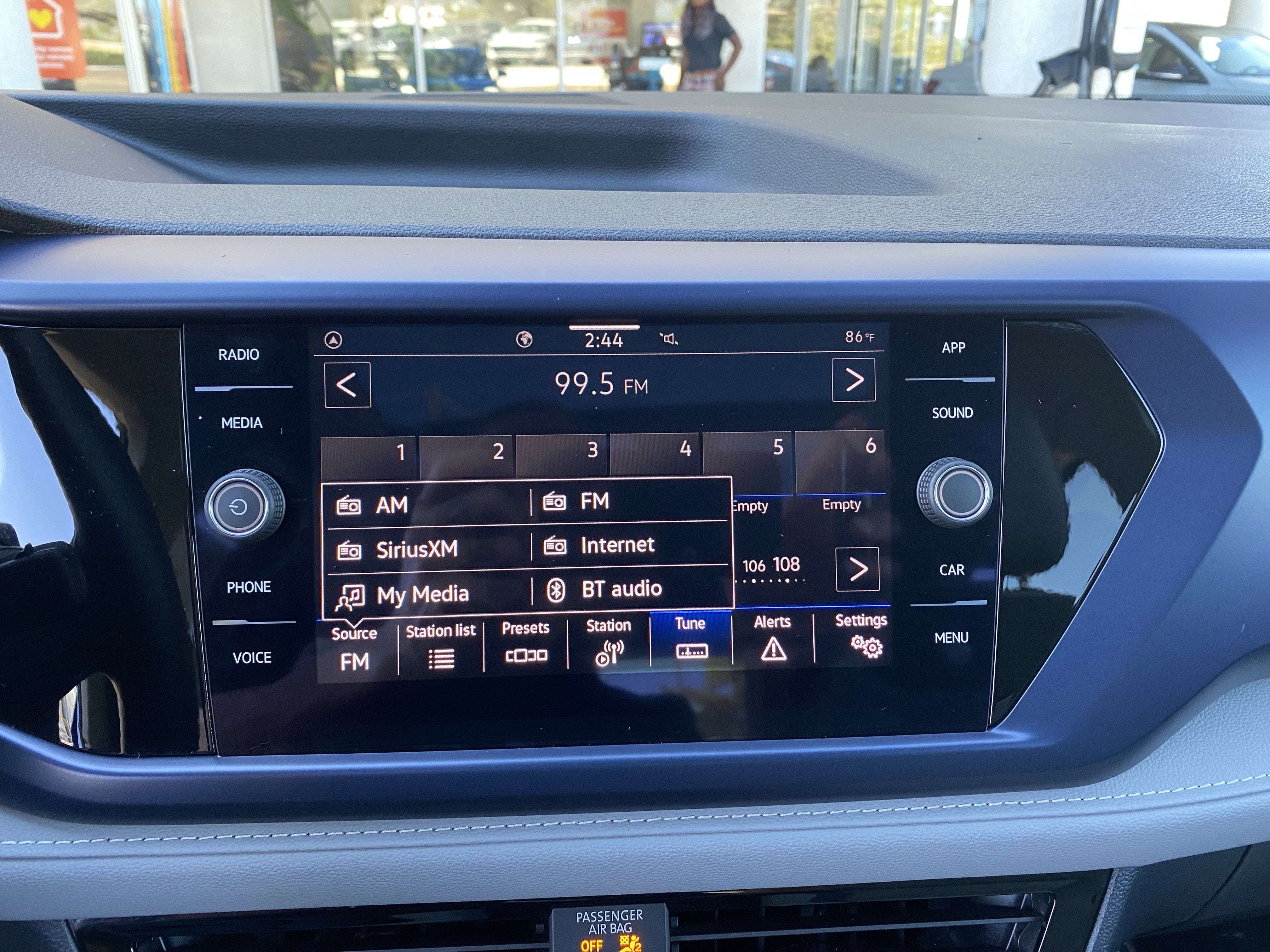 Certified 2023 Volkswagen Taos SE w/ Panoramic Sunroof Package FWD image 3