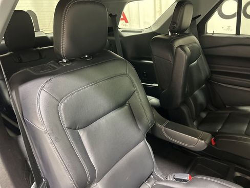 Used 2020 Ford Explorer XLT w/ Equipment Group 202A image 15