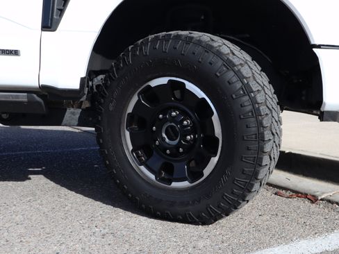 Used 2025 Ford F250 Platinum w/ Tremor Off-Road Package image 13