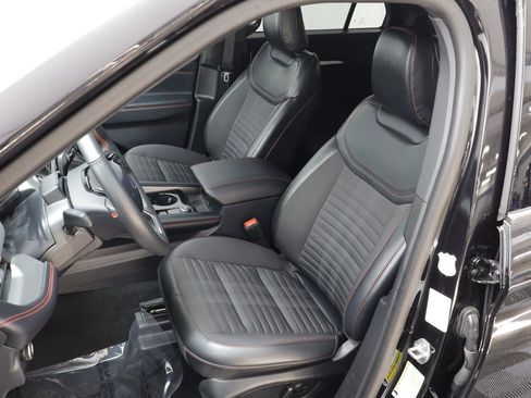 Used 2025 Ford Explorer ST-Line w/ ST-Line Street Pack image 16