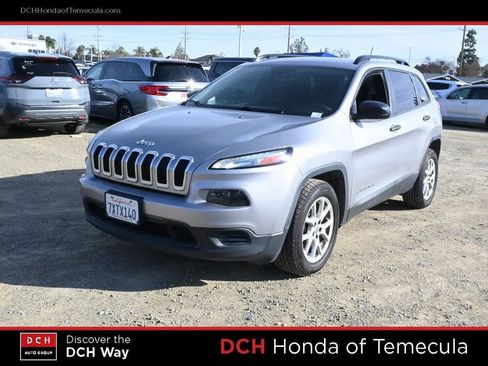 Used 2017 Jeep Cherokee Sport image 1