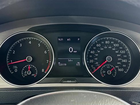 Used 2017 Volkswagen Golf SportWagen FWD image 43