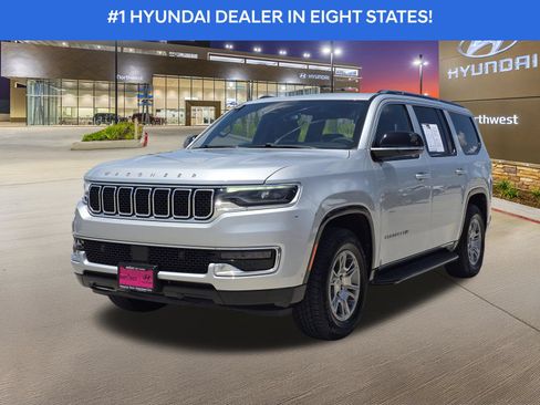 Used 2023 Jeep Wagoneer 2WD image 2