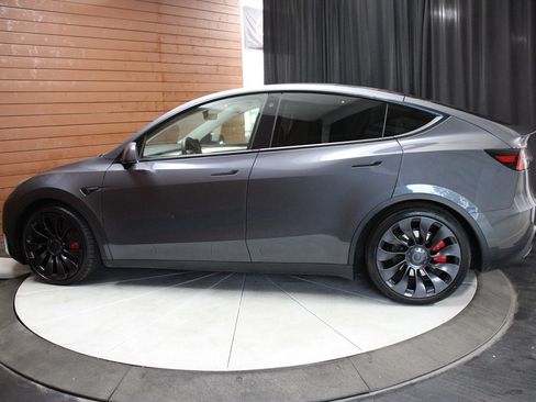 Used 2022 Tesla Model Y Performance image 9