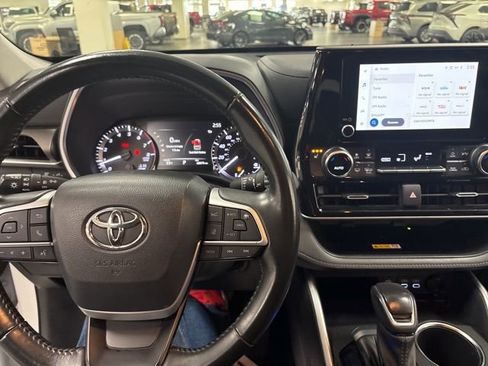 Used 2023 Toyota Highlander XLE image 21