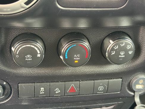 Used 2017 Jeep Wrangler Unlimited Sahara w/ Connectivity Group image 20