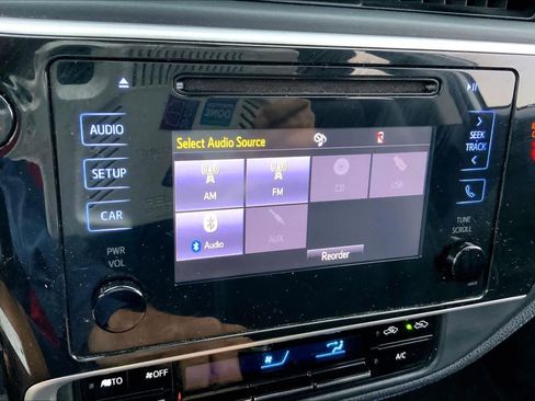 Used 2018 Toyota Corolla SE FWD image 32