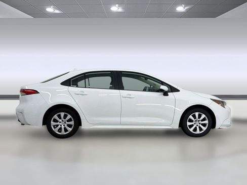 Used 2025 Toyota Corolla LE FWD image 8
