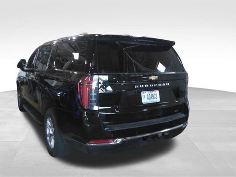 Used 2025 Chevrolet Suburban LT AWD/4WD image 2