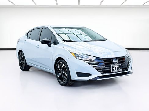 Used 2023 Nissan Versa SR w/ Trunk Package image 3