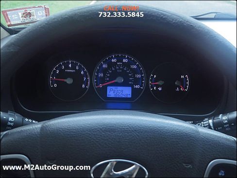 Used 2012 Hyundai Santa Fe GLS image 8