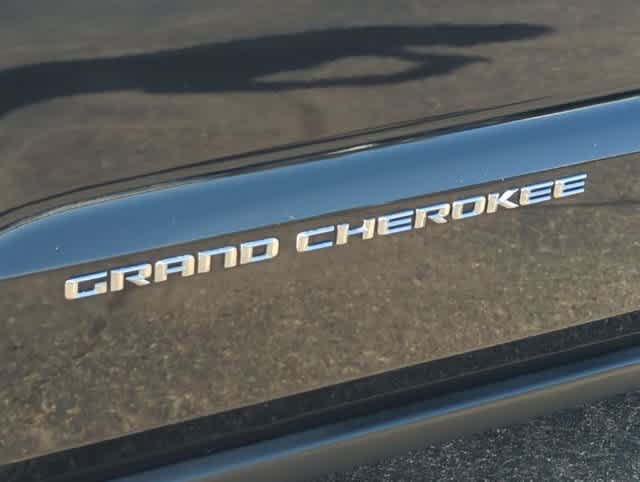 Used 2015 Jeep Grand Cherokee Limited AWD/4WD image 13