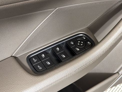 Used 2022 Porsche Panamera 4 Platinum Edition AWD/4WD image 28