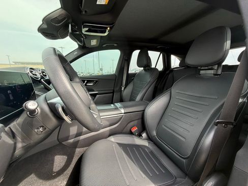 Used 2025 Mercedes-Benz GLC 300 4MATIC image 28