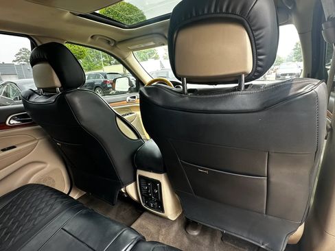 Used 2011 Jeep Grand Cherokee Overland AWD/4WD image 18