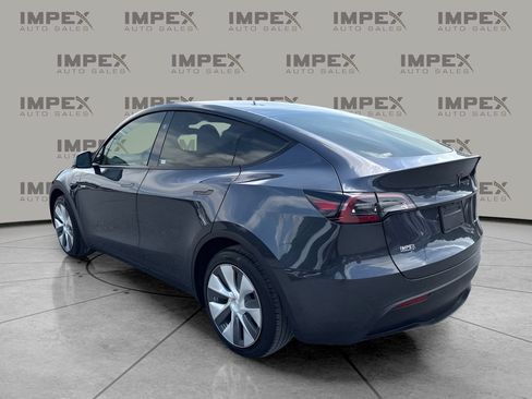 Used 2024 Tesla Model Y Long Range AWD/4WD image 3