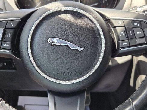 Used 2019 Jaguar F-PACE Premium image 23