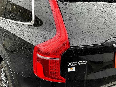 Used 2022 Volvo XC90 T6 Momentum w/ Climate Package image 32