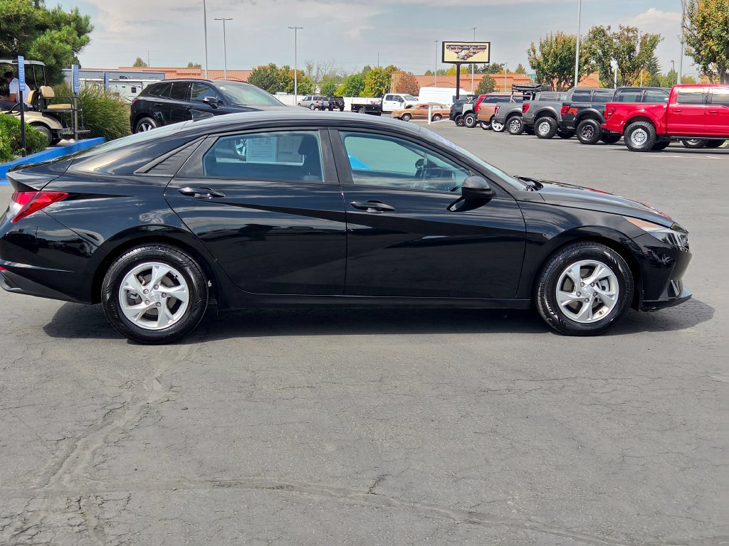 Used 2023 Hyundai Elantra SE FWD image 2