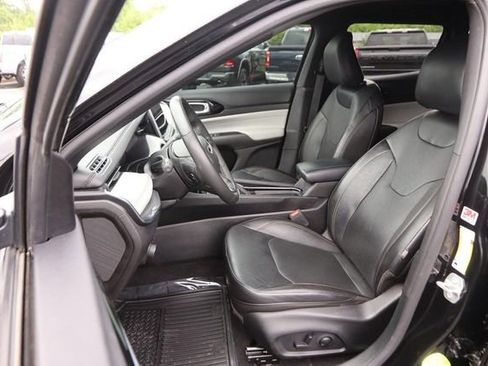 Used 2023 Jeep Compass Limited AWD/4WD image 8