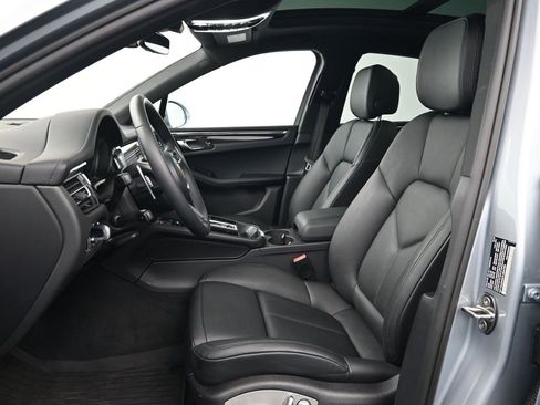 Certified 2026 Porsche Macan image 5