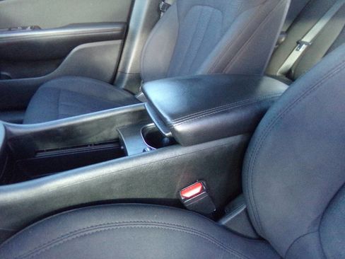 Used 2015 Chrysler 200 Limited w/ Convenience Group image 29