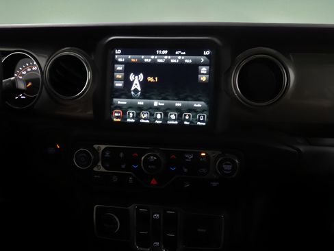 Certified 2018 Jeep Wrangler Unlimited Sahara AWD/4WD image 18