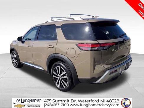 Used 2024 Nissan Pathfinder Platinum w/ Cargo Package AWD/4WD image 7