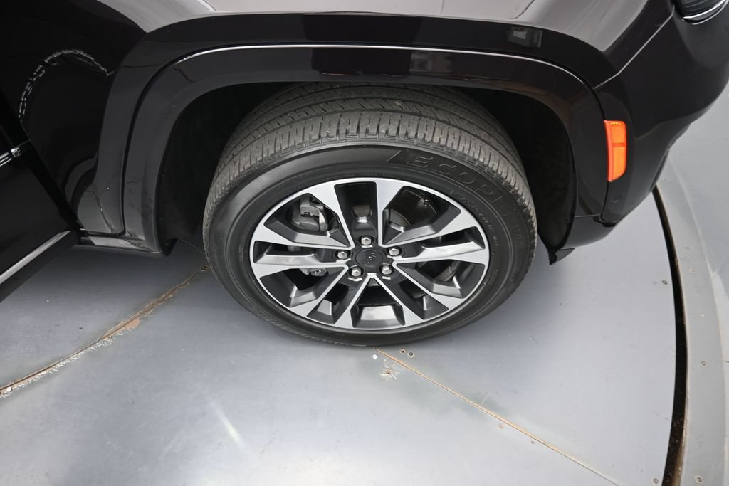Used 2023 Jeep Grand Cherokee L Overland AWD/4WD image 39