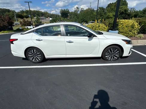 Used 2025 Nissan Altima 2.5 SV FWD image 6