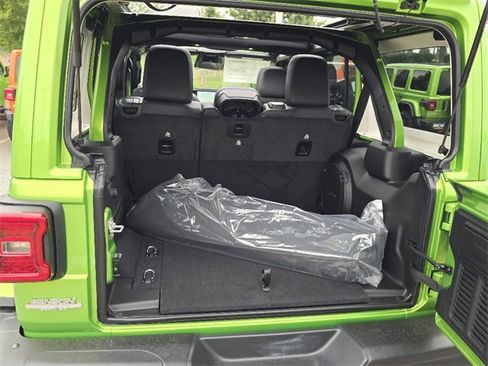 New 2025 Jeep Wrangler Unlimited Rubicon image 8