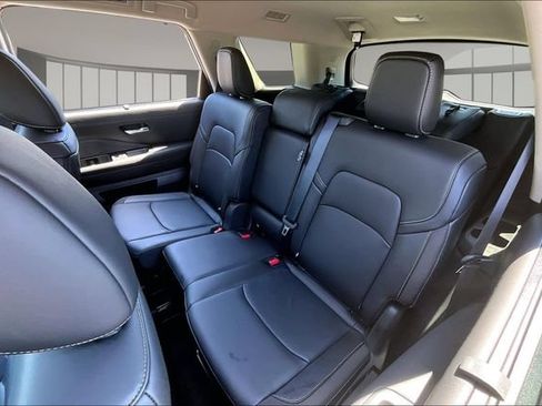Used 2025 Nissan Pathfinder SL FWD image 19