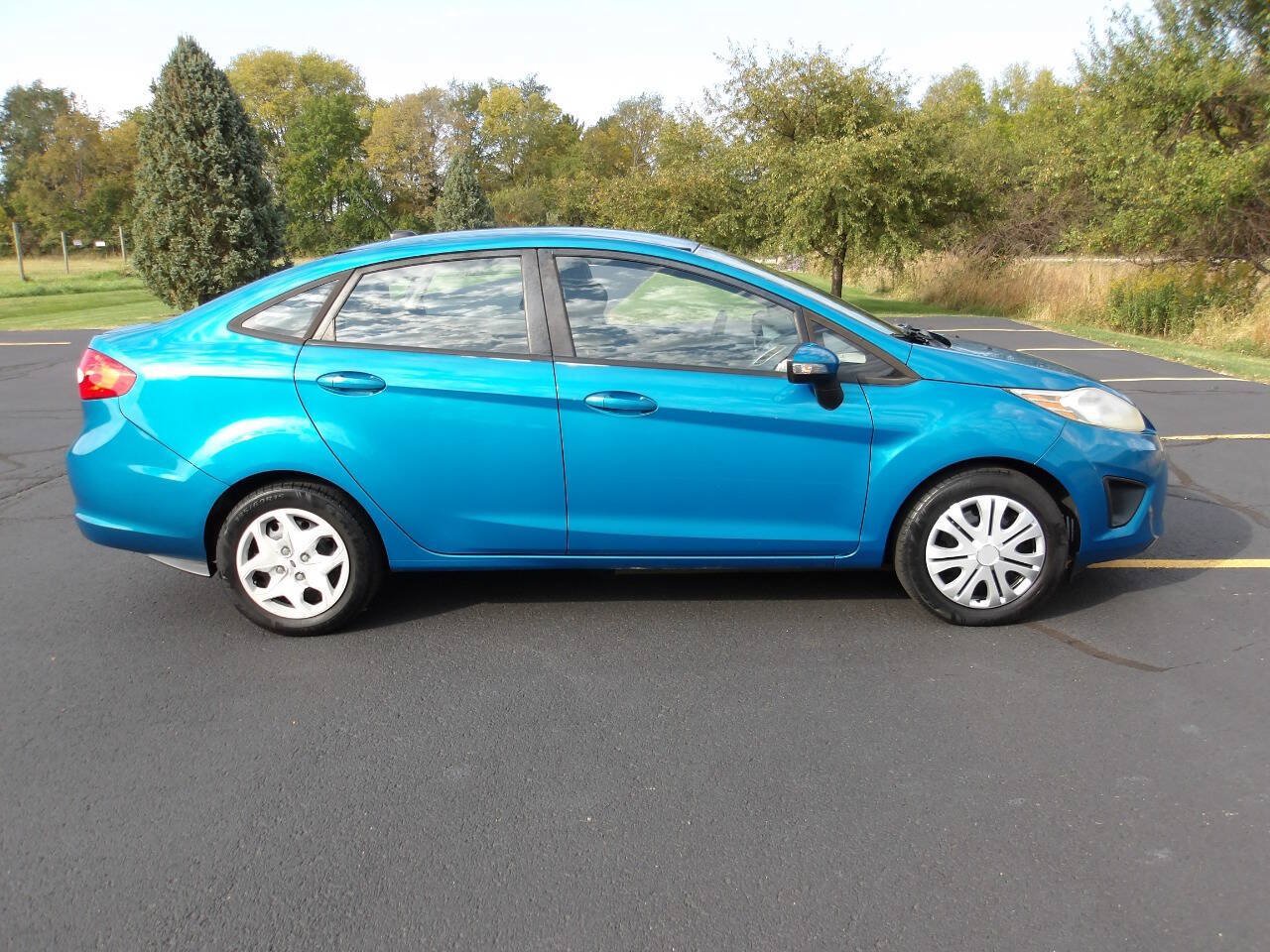 Used 2013 Ford Fiesta SE FWD image 9