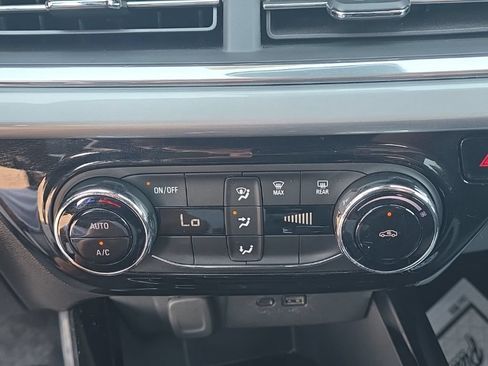 Used 2025 Chevrolet Trax LT FWD image 20