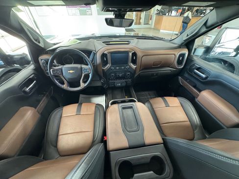 Used 2021 Chevrolet Silverado 1500 High Country w/ Technology Package image 16