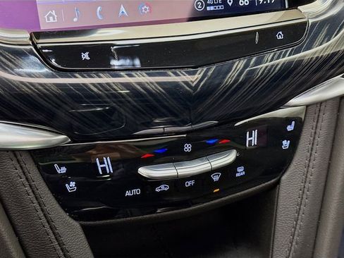 Used 2024 Cadillac XT6 Premium Luxury image 19