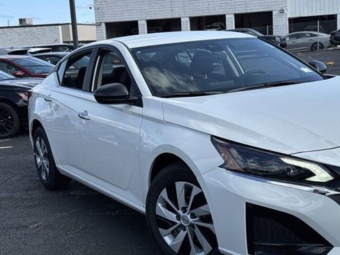 Used 2025 Nissan Altima 2.5 S image 4