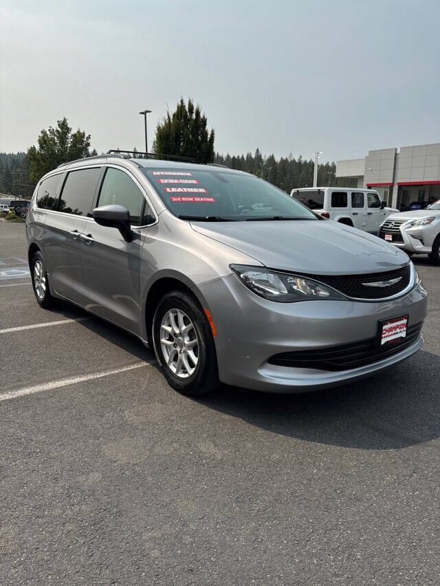 Used 2020 Chrysler Voyager Lxi FWD image 3