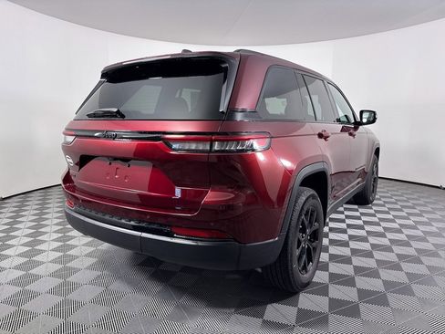 Used 2025 Jeep Grand Cherokee Altitude AWD/4WD image 21