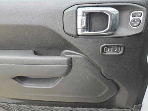 New 2025 Jeep Gladiator Sport image 18