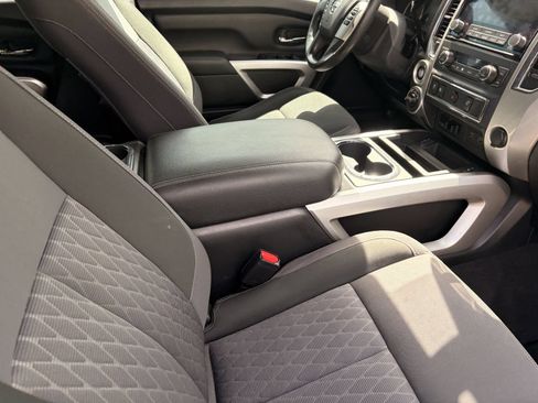 Used 2021 Nissan Titan SV w/ SV Convenience Package AWD/4WD image 10