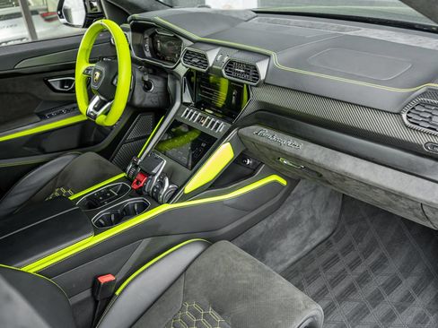 Used 2022 Lamborghini Urus AWD/4WD image 2