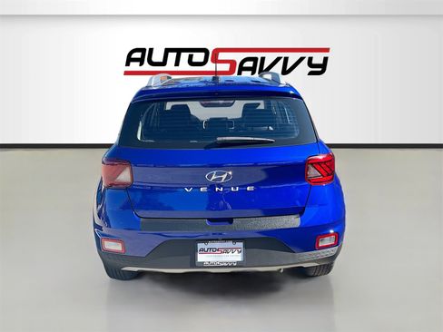 Used 2024 Hyundai Venue Limited image 6