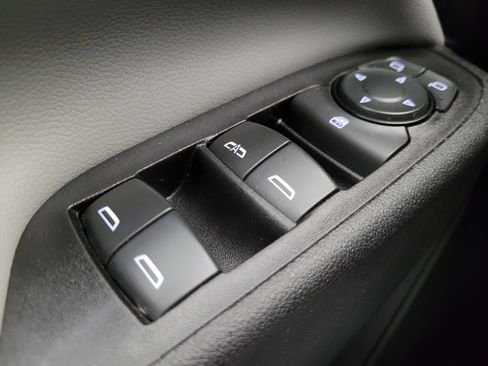 Used 2019 Chevrolet Equinox LS image 27